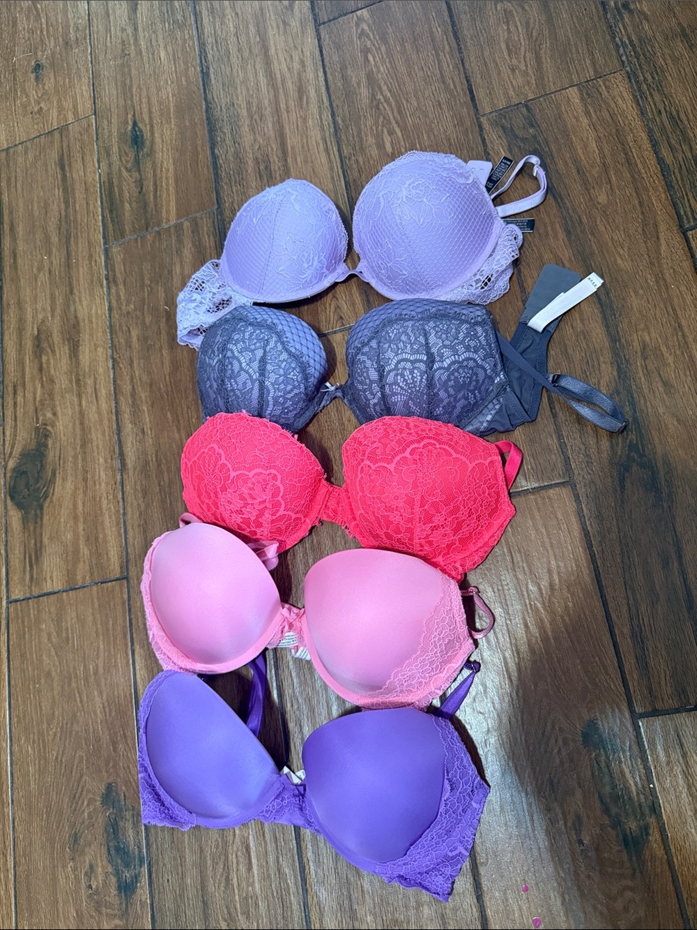 Victoria secret  4 bra 34D dreem angels push up and 1 bra 34C very sexy push up